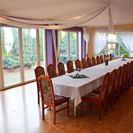 Lipce بيت خشبي